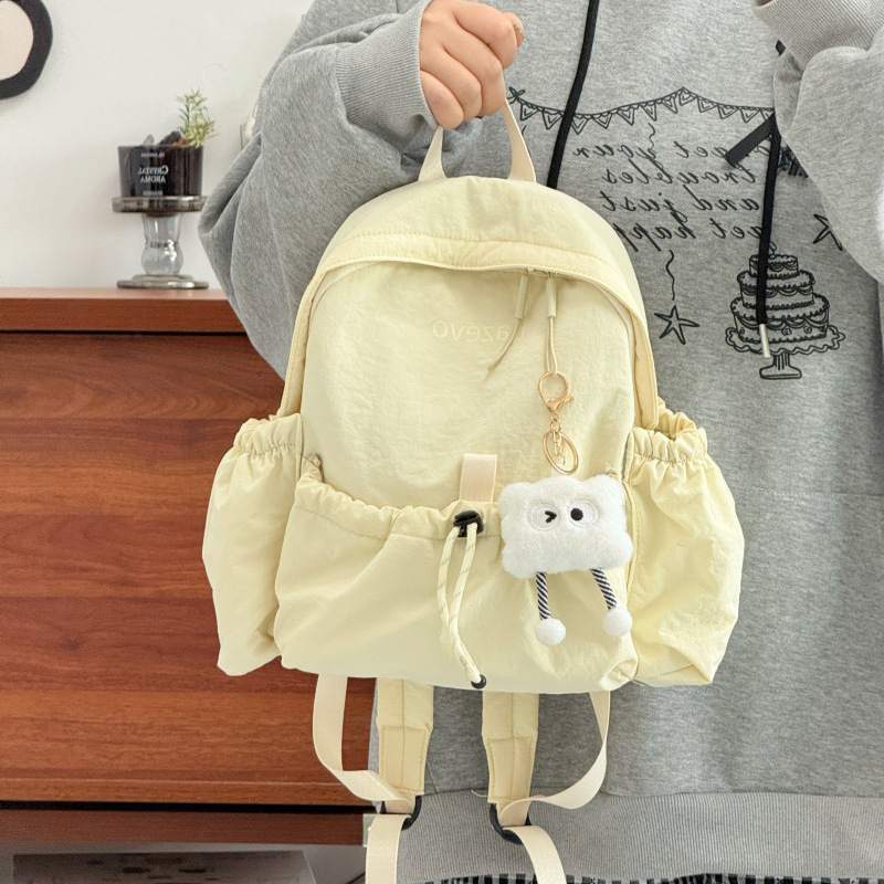 Rucsac pentru studenți – minimalist din nylon, buzunar pentru laptop, fermoar, pentru navetă zilnică și călătorii ușoare