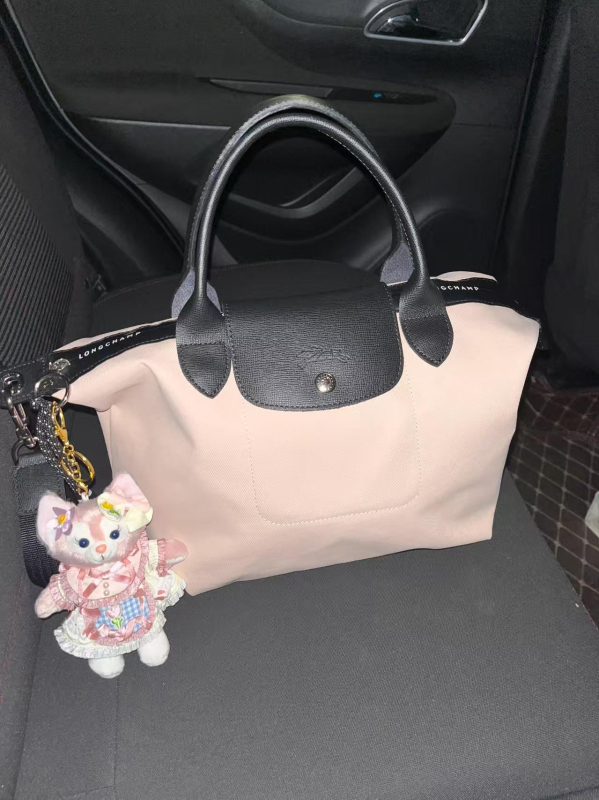 Νάιλον τσάντα ώμου σε σχήμα dumpling, urban simplicity στυλ (Υλικό: Νάιλον; Σχήμα: Dumpling; Εξωτερικό: Τσάντα με καπάκι; Κλείσιμο: Κάλυμμα; Εσωτερικά: Χωρίς επένδυση)