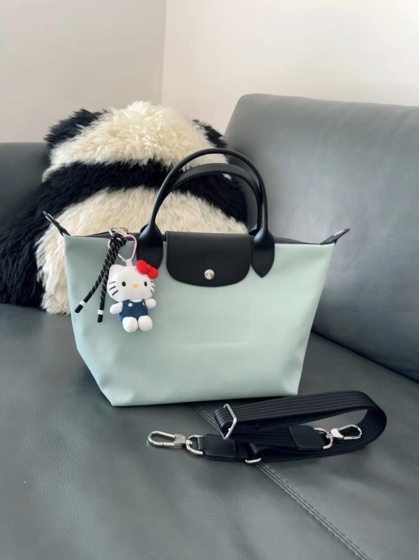 Νάιλον τσάντα ώμου σε σχήμα dumpling, urban simplicity στυλ (Υλικό: Νάιλον; Σχήμα: Dumpling; Εξωτερικό: Τσάντα με καπάκι; Κλείσιμο: Κάλυμμα; Εσωτερικά: Χωρίς επένδυση)