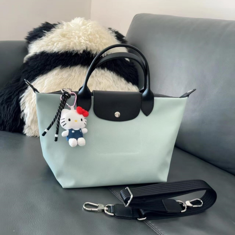 Νάιλον τσάντα ώμου σε σχήμα dumpling, urban simplicity στυλ (Υλικό: Νάιλον; Σχήμα: Dumpling; Εξωτερικό: Τσάντα με καπάκι; Κλείσιμο: Κάλυμμα; Εσωτερικά: Χωρίς επένδυση)