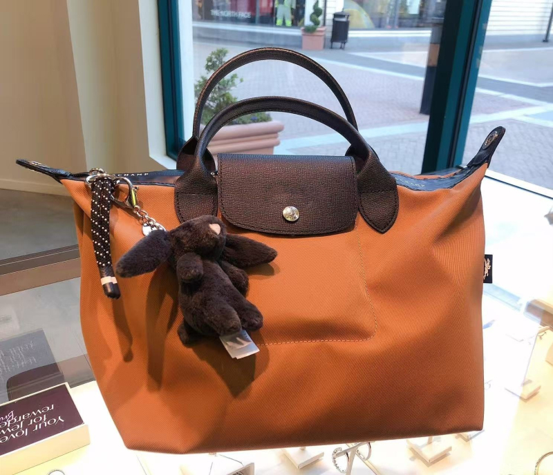 Νάιλον τσάντα ώμου σε σχήμα dumpling, urban simplicity στυλ (Υλικό: Νάιλον; Σχήμα: Dumpling; Εξωτερικό: Τσάντα με καπάκι; Κλείσιμο: Κάλυμμα; Εσωτερικά: Χωρίς επένδυση)