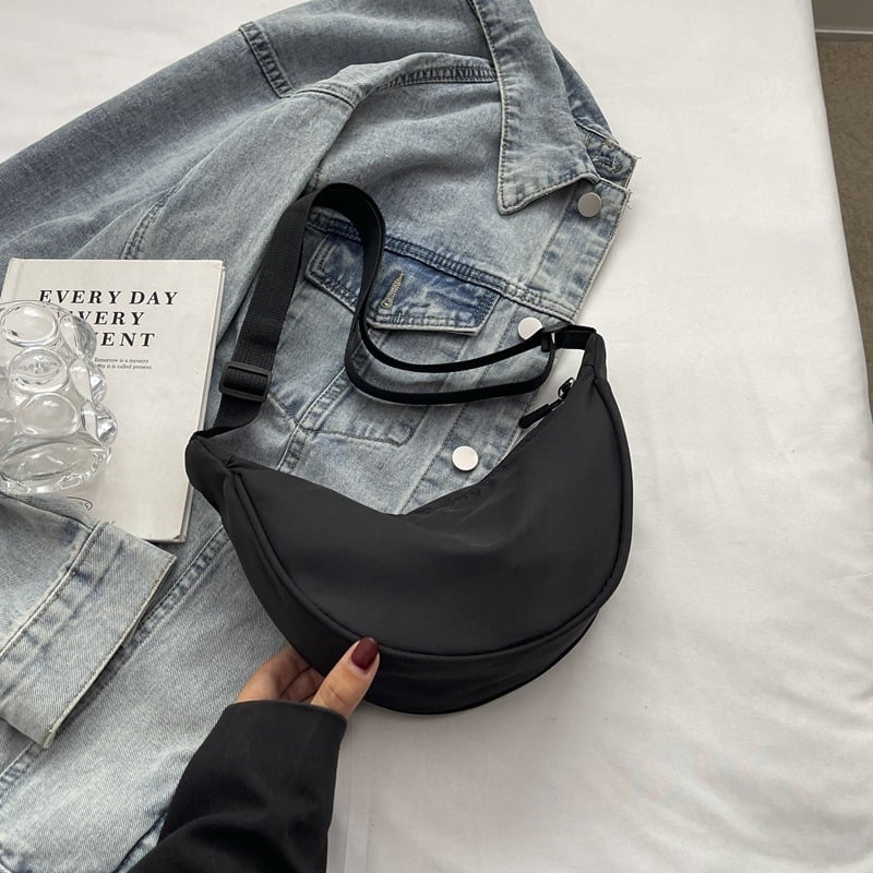 Női dumpling stílusú keresztbody táska, Oxford anyag, poliészter bélés, cipzáras zárás