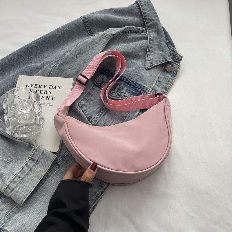 Női dumpling stílusú keresztbody táska, Oxford anyag, poliészter bélés, cipzáras zárás