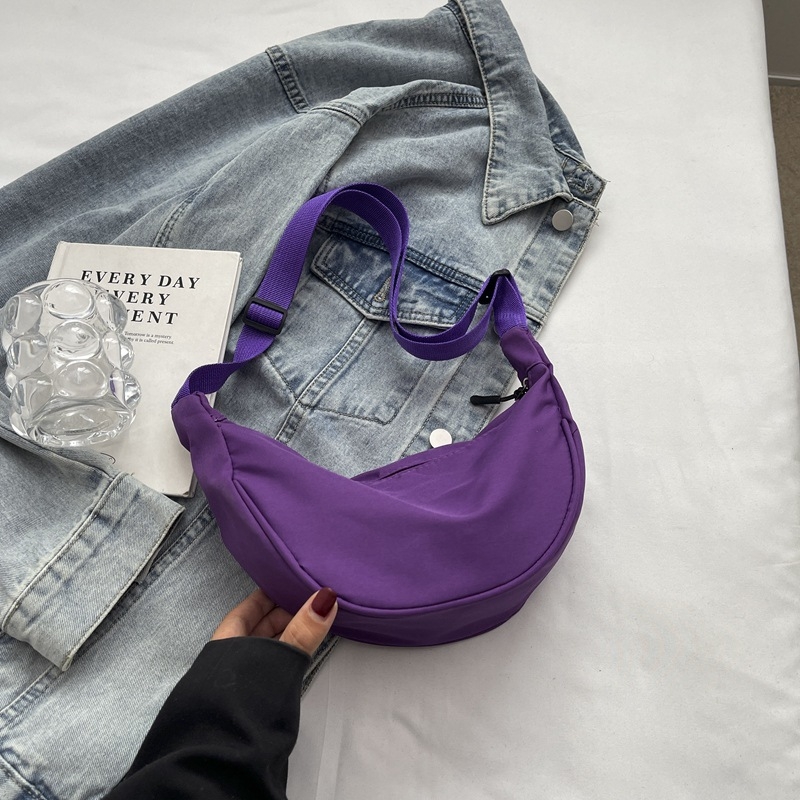 Női dumpling stílusú keresztbody táska, Oxford anyag, poliészter bélés, cipzáras zárás