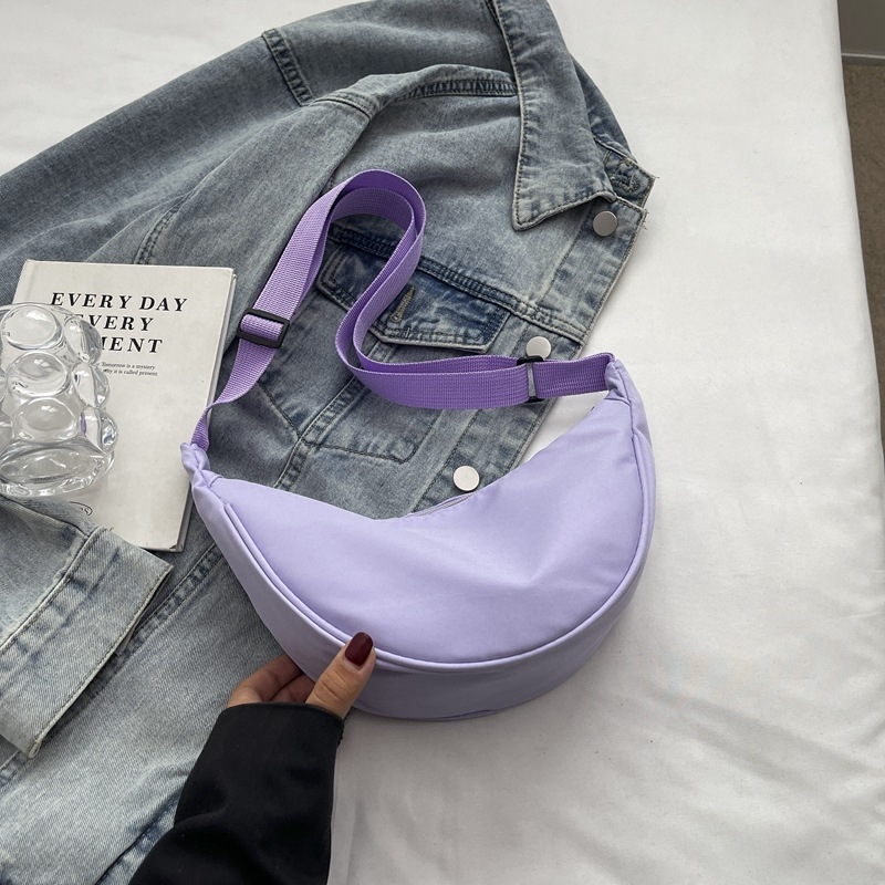 Női dumpling stílusú keresztbody táska, Oxford anyag, poliészter bélés, cipzáras zárás
