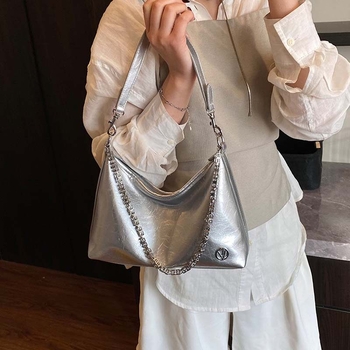 Γυναικεία crossbody τσάντα με αστικό μινιμαλισμό, PU υλικό, μορφή dumpling, φερμουάρ για το άνοιγμα, επένδυση από συνθετικό δέρμα