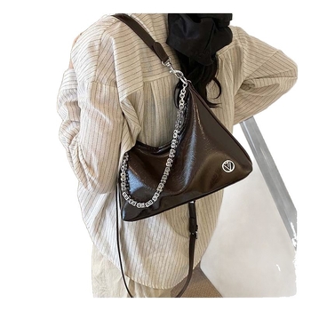 Γυναικεία crossbody τσάντα με αστικό μινιμαλισμό, PU υλικό, μορφή dumpling, φερμουάρ για το άνοιγμα, επένδυση από συνθετικό δέρμα