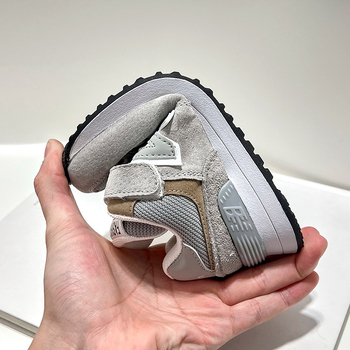 Detské športové tenisky s Velcro zapínaním, zvršok z pravej kože, podrážka z gumy, priedušné a protišmykové