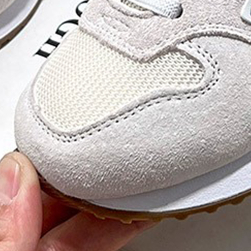 Detské športové tenisky s Velcro zapínaním, zvršok z pravej kože, podrážka z gumy, priedušné a protišmykové