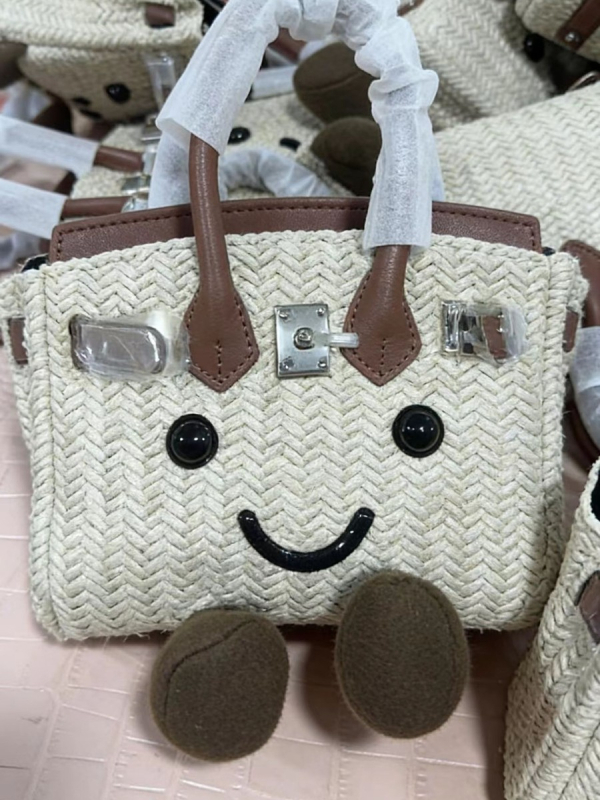 Pliš Crossbody torba, horizontalni pravokutni oblik, otvaranje šnurlom, podstava od kože goveda