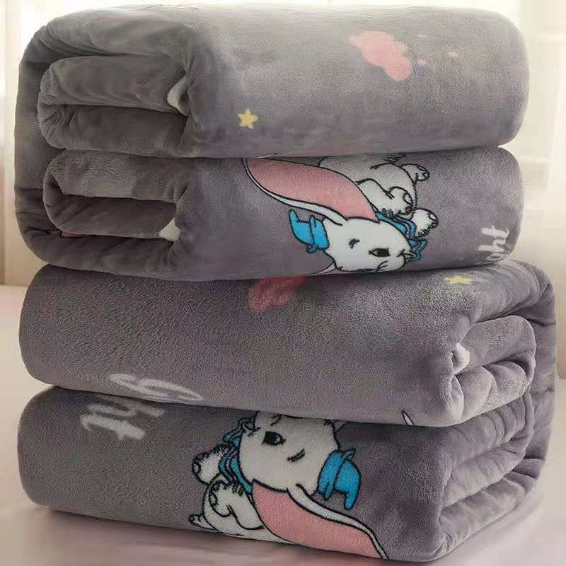 Pătură din fleece coral, fibră de poliamidă, potrivită pentru toate sezoanele, ușoară, sub 300 g.