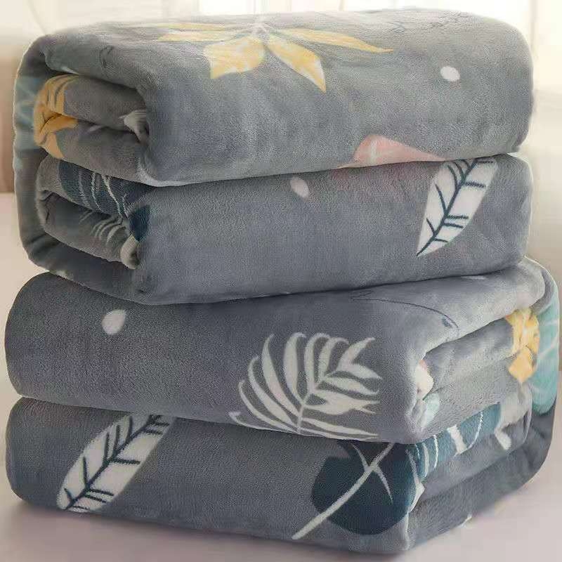 Pătură din fleece coral, fibră de poliamidă, potrivită pentru toate sezoanele, ușoară, sub 300 g.