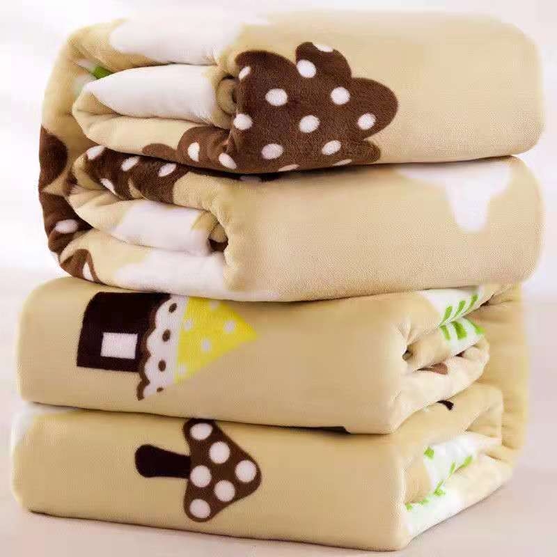 Pătură din fleece coral, fibră de poliamidă, potrivită pentru toate sezoanele, ușoară, sub 300 g.