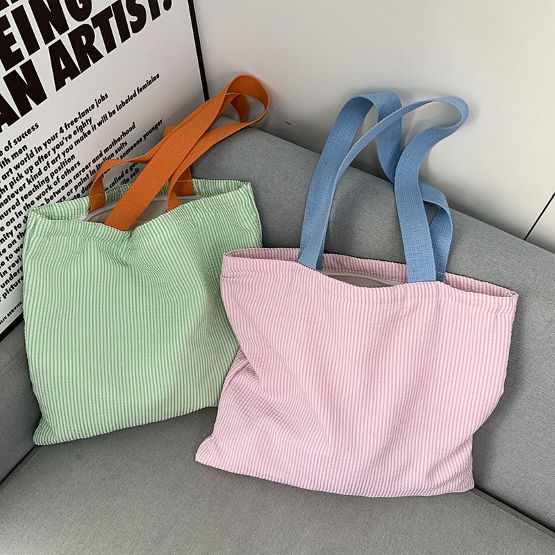 Canvas tote torba, stil Fresh and Sweet, zatvaranje na zip, horizontalni kvadratni oblik, unutarnji džepovi za telefon i identifikacijsku karticu.