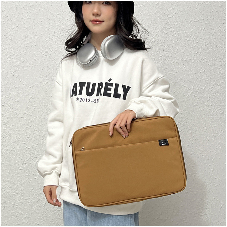 Nylon laptop táska, vízálló, kopásálló, lopás elleni védelem