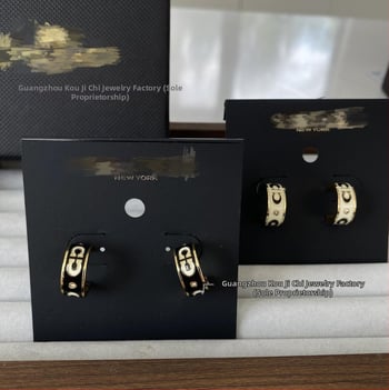 Σκουλαρίκια από χαλκό με λογότυπο C, εμαγιέ, σχέδιο γραμμάτων, τεχνολογία Seiko, καταγωγή Γκουανγκζού, άνοιξη 2025