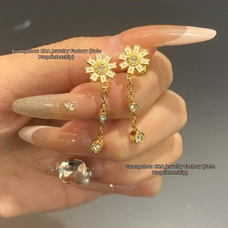 Σκουλαρίκια από χαλκό με λογότυπο C, εμαγιέ, σχέδιο γραμμάτων, τεχνολογία Seiko, καταγωγή Γκουανγκζού, άνοιξη 2025