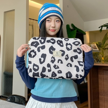 Leopard mintás védőtaszka tabletához és noteszgéphez — kopásálló, poliészter anyag, poliészter bélés, utcai divat stílus