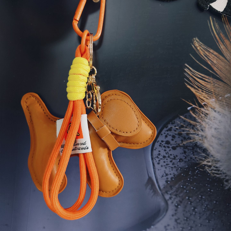 Κλειδοθήκη σκύλου από τεχνητό δέρμα — μοτίβο ζωικού χαρακτήρα, μάρκα Zug, κωδ. 1325584, ημι-χειροποίητη κατασκευή