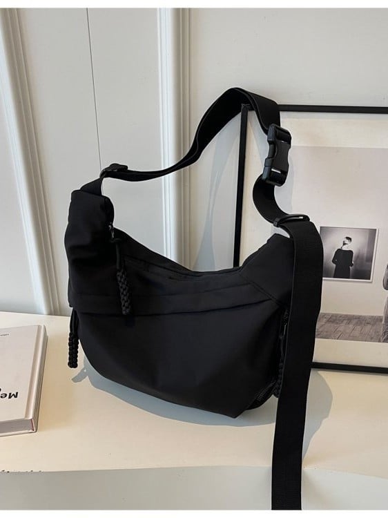 Női Oxford anyagú oldaltáska, alak dumpling, dumpling buns stílus, cipzáras zárás, márka nélküli