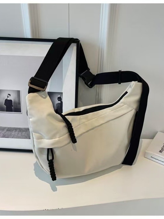 Női Oxford anyagú oldaltáska, alak dumpling, dumpling buns stílus, cipzáras zárás, márka nélküli