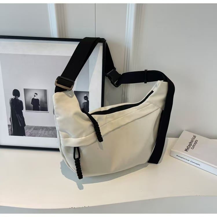 Női Oxford anyagú oldaltáska, alak dumpling, dumpling buns stílus, cipzáras zárás, márka nélküli