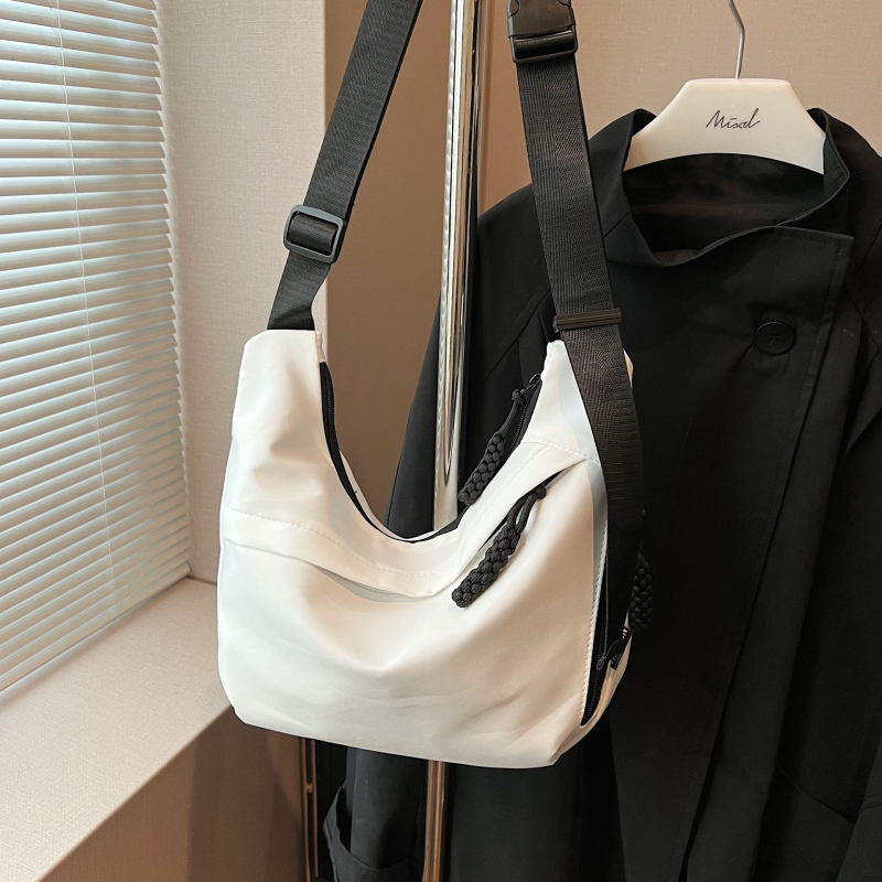 Női Oxford anyagú oldaltáska, alak dumpling, dumpling buns stílus, cipzáras zárás, márka nélküli