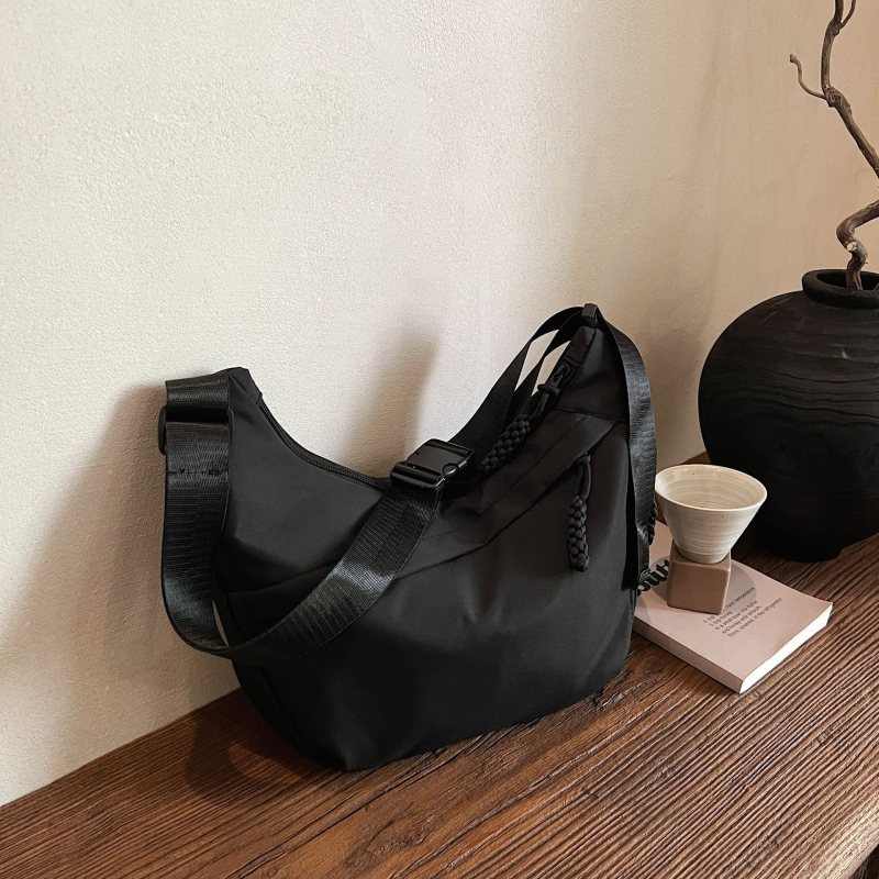 Női Oxford anyagú oldaltáska, alak dumpling, dumpling buns stílus, cipzáras zárás, márka nélküli