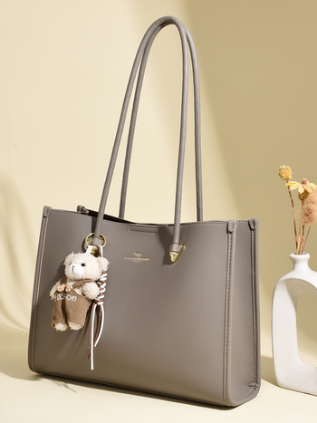 PU bőr tote táska, városi minimalist stílus, vízszintes négyzet alakú forma, cipzáras nyitás, belső cipzáras zseb