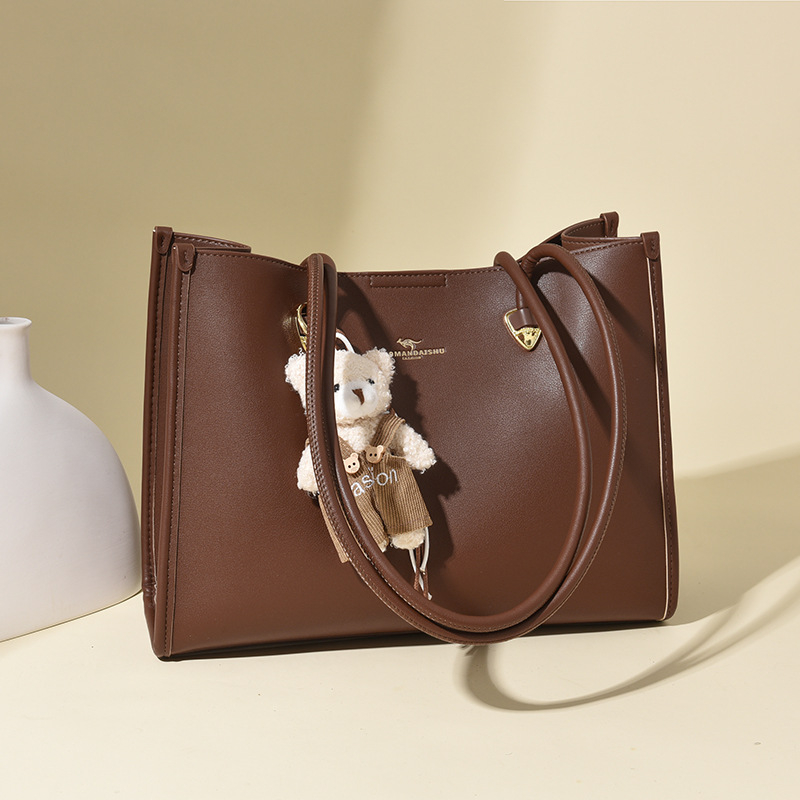 PU bőr tote táska, városi minimalist stílus, vízszintes négyzet alakú forma, cipzáras nyitás, belső cipzáras zseb