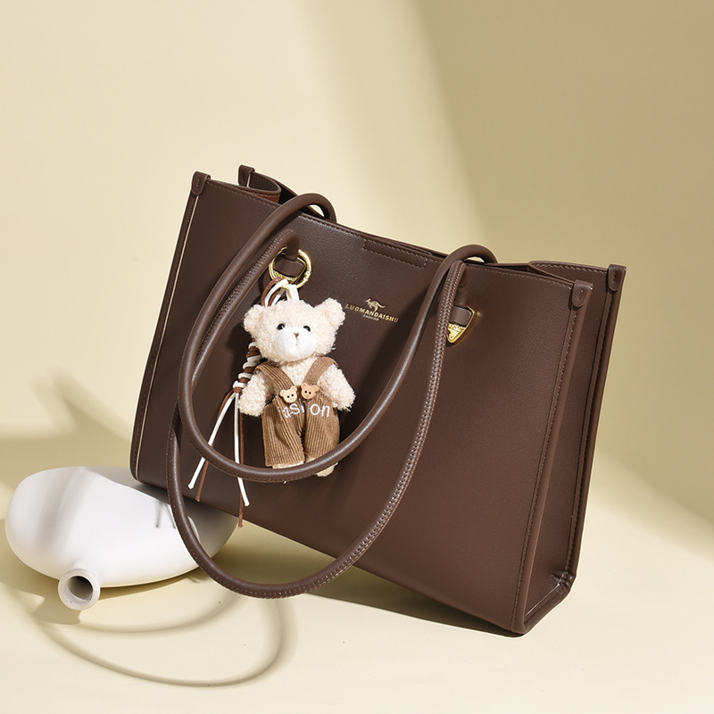 PU bőr tote táska, városi minimalist stílus, vízszintes négyzet alakú forma, cipzáras nyitás, belső cipzáras zseb