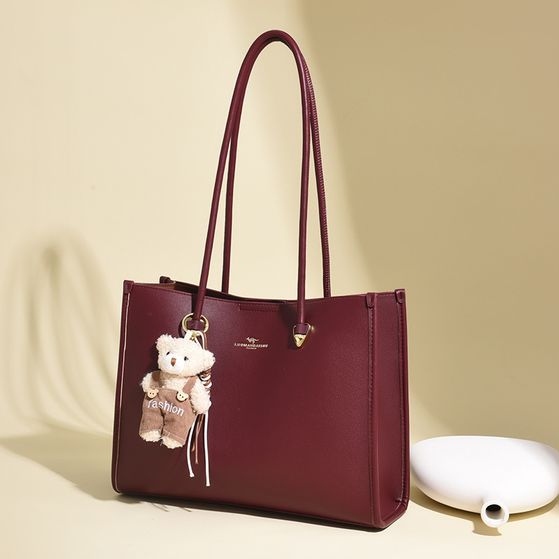 PU bőr tote táska, városi minimalist stílus, vízszintes négyzet alakú forma, cipzáras nyitás, belső cipzáras zseb