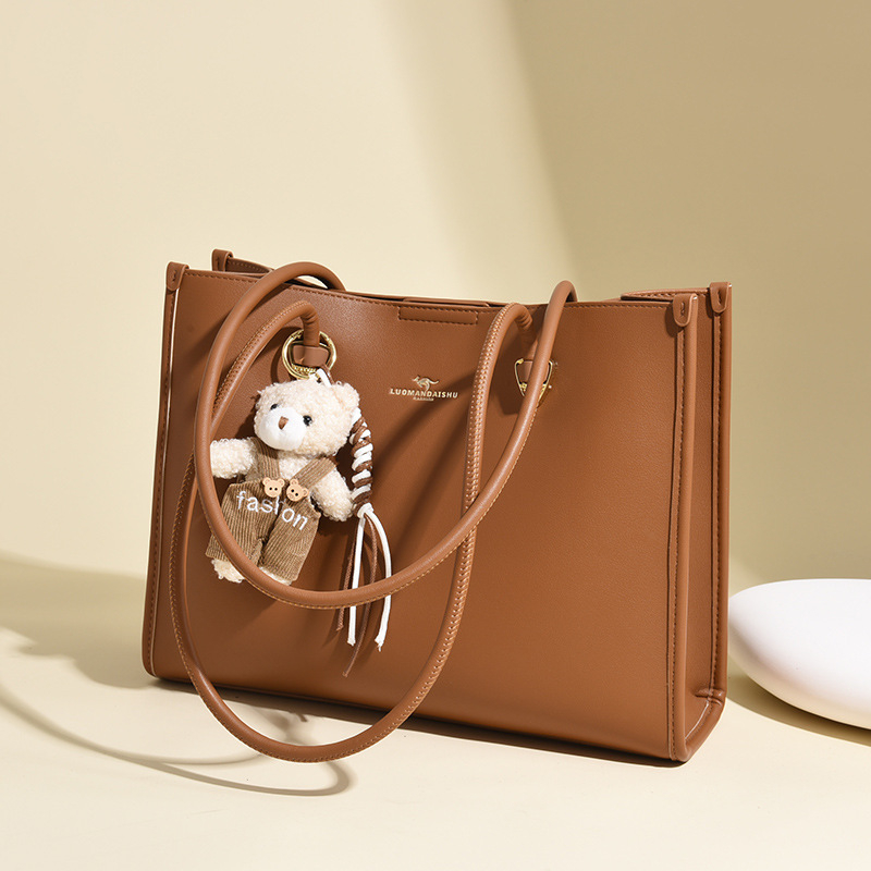 PU bőr tote táska, városi minimalist stílus, vízszintes négyzet alakú forma, cipzáras nyitás, belső cipzáras zseb