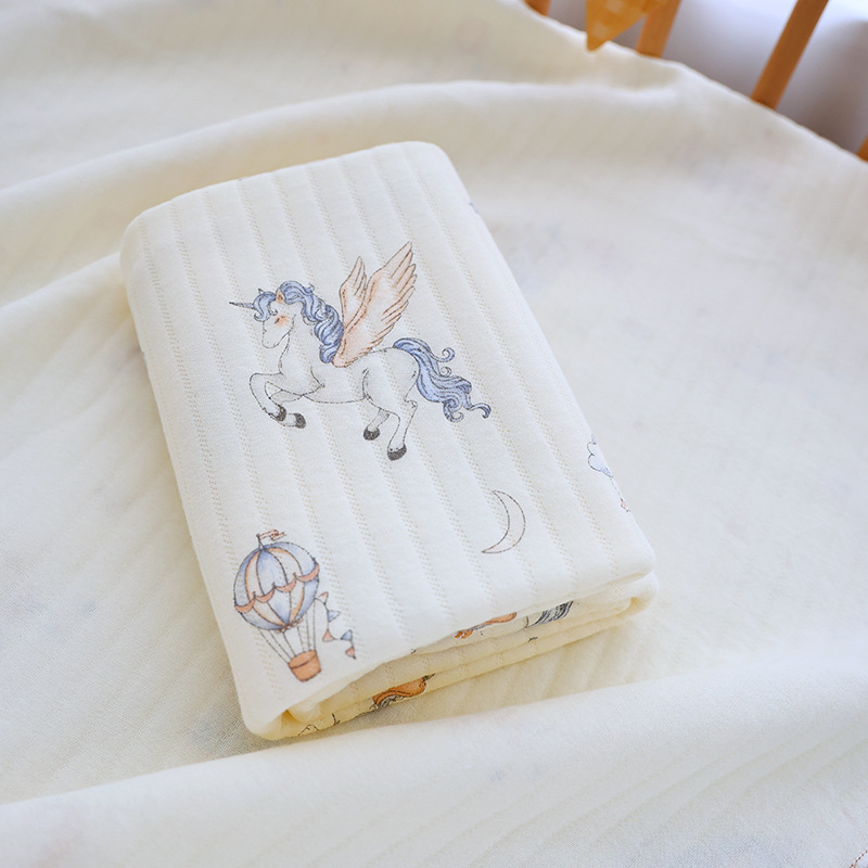 Бебешка памучна обвивка за увиване – Карикатурен принт, 100% памук, за новородени (0–12 месеца), подходяща за пролетно–есенен период