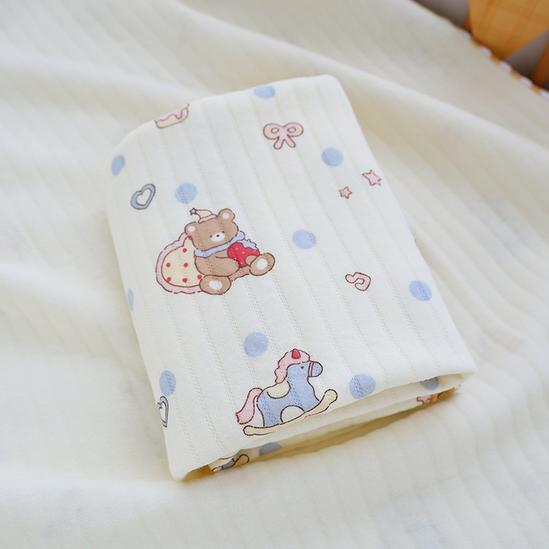 Бебешка памучна обвивка за увиване – Карикатурен принт, 100% памук, за новородени (0–12 месеца), подходяща за пролетно–есенен период