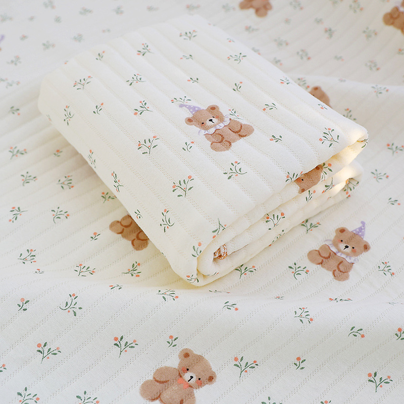 Бебешка памучна обвивка за увиване – Карикатурен принт, 100% памук, за новородени (0–12 месеца), подходяща за пролетно–есенен период