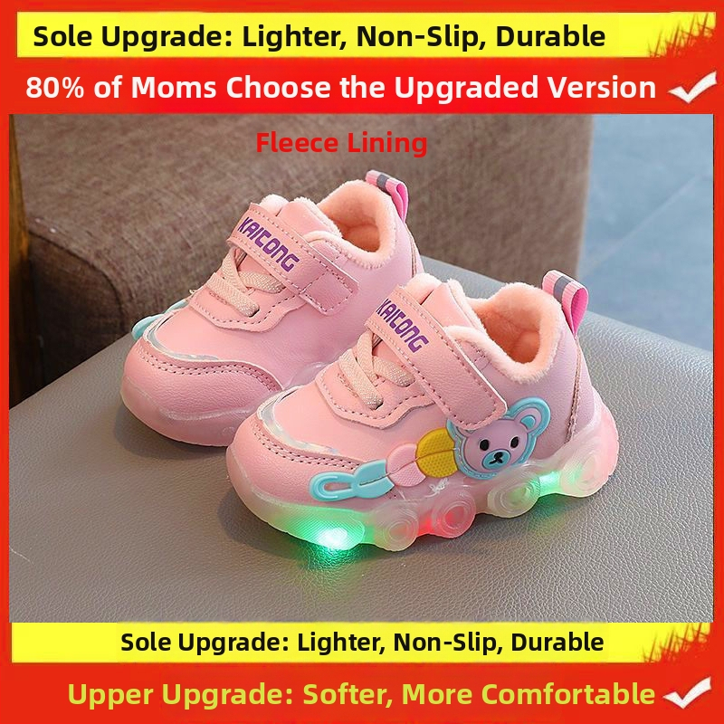 Kisgyermekek részére futócipő rajzfilmszerű mintával, téli, csúszásmentes talp, forgó gombos zárás, műanyag talp