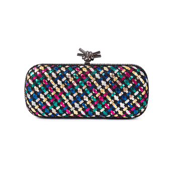 PU bőrhatású szövött estélyi kézitáska, vízszintes négyszögletes forma, kapucsukásos záródás, mindennapi viselethez