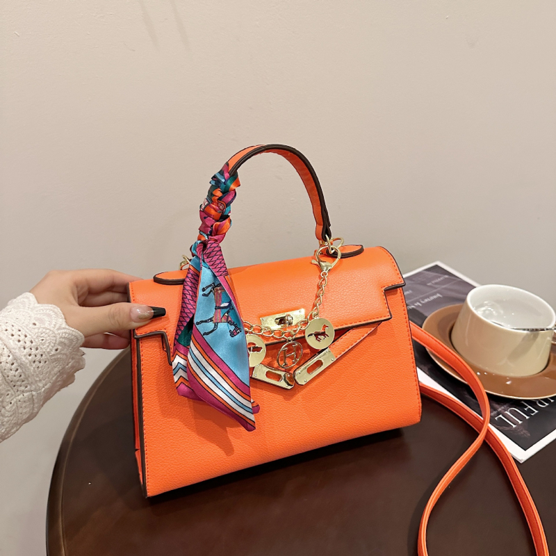 PU táska zárózárral, vízszintes négyszög alakú, belső telefontartó zseb, béleletlen, városi minimalist stílus