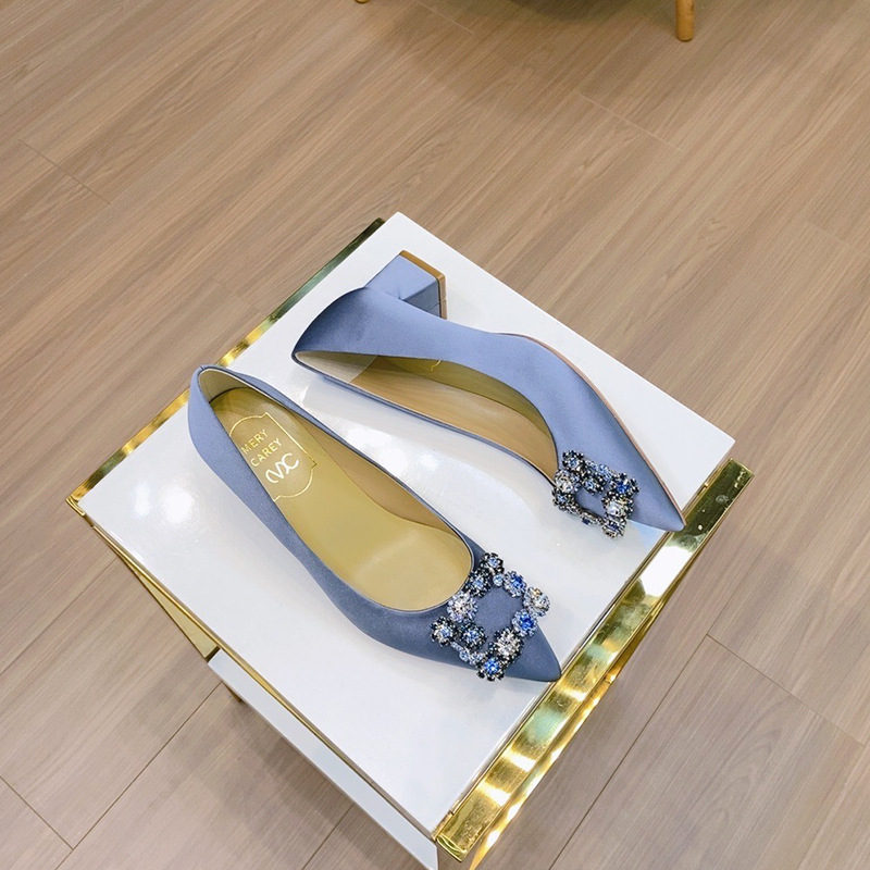 Svadobné dámske vysoké podpätky, špičatý nos, saténové vrchné, hrubý podpätok, 3-5 cm výška podpätku, gumová podrážka