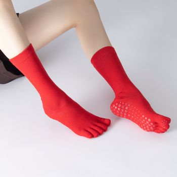 Petoprstne joga čarape srednje dužine, mikro pritiskom, protuklizne, antibakterijske, upijaju znoj, deodorirajuće, za jogu, pilates i ples po podlozi; pamuk 80–90%