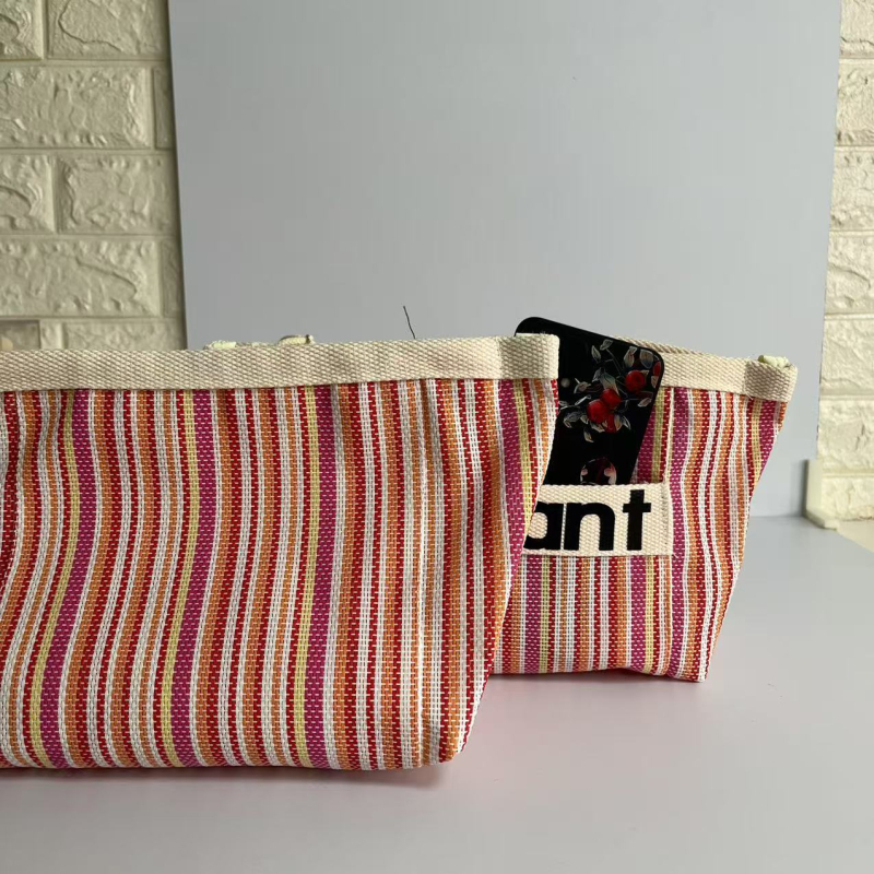 PVC kozmetikai táska betűs mintával, bélés nélküli, légáteresztő és bővíthető, nőknek