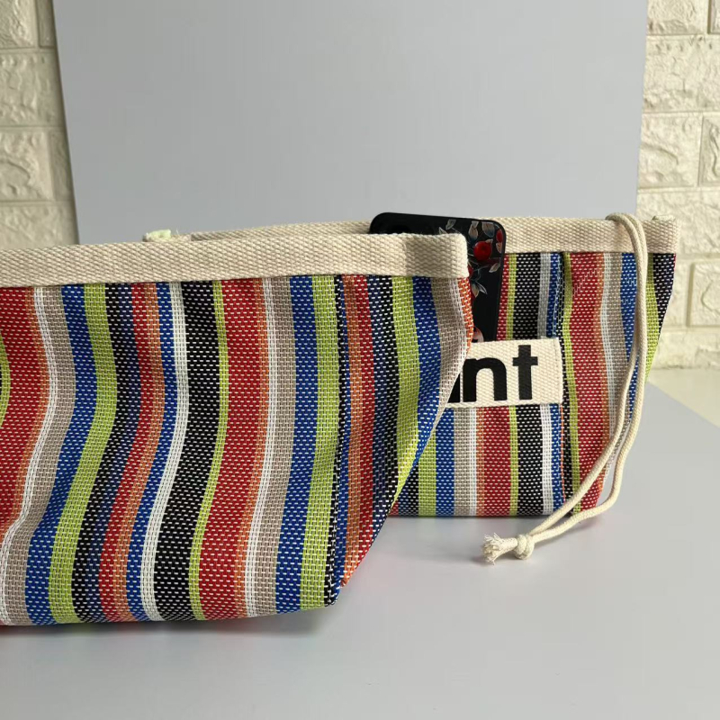 PVC kozmetikai táska betűs mintával, bélés nélküli, légáteresztő és bővíthető, nőknek