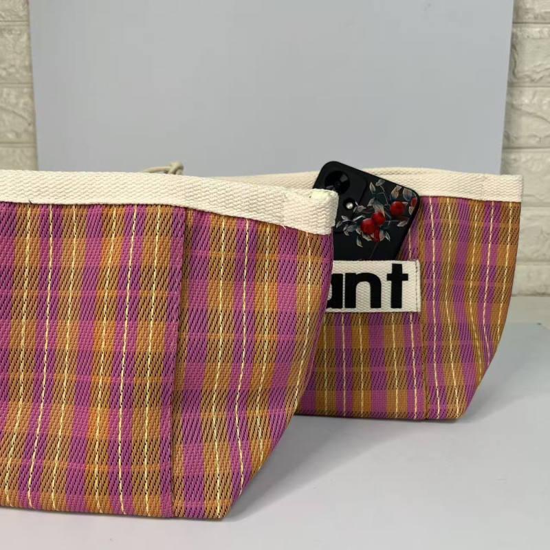 PVC kozmetikai táska betűs mintával, bélés nélküli, légáteresztő és bővíthető, nőknek