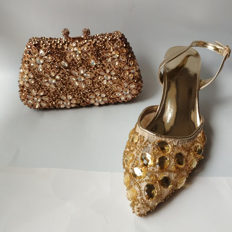 Дамски сандали с кристали, остър нос, горна част от раздвоена кожа, закопчаване с катарама, PU подплата, 3–6 см среден клин