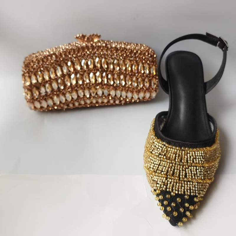 Дамски сандали с кристали, остър нос, горна част от раздвоена кожа, закопчаване с катарама, PU подплата, 3–6 см среден клин