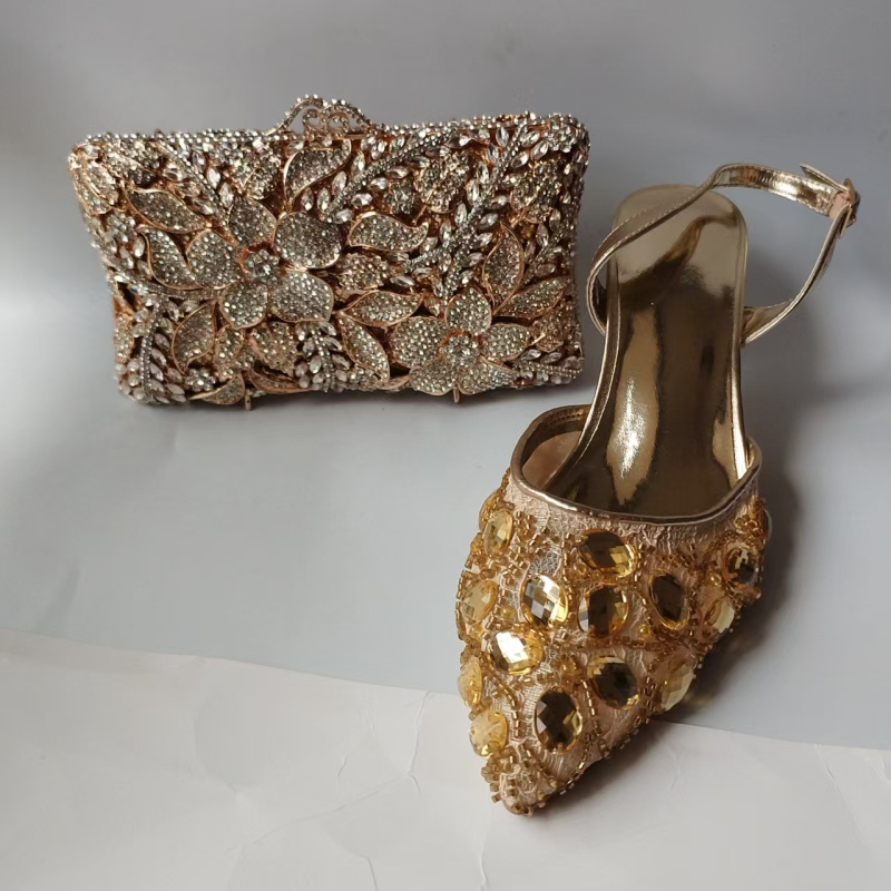 Дамски сандали с кристали, остър нос, горна част от раздвоена кожа, закопчаване с катарама, PU подплата, 3–6 см среден клин