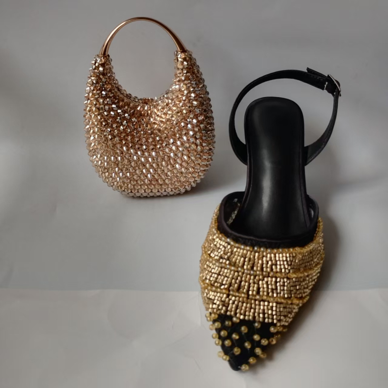 Дамски сандали с кристали, остър нос, горна част от раздвоена кожа, закопчаване с катарама, PU подплата, 3–6 см среден клин