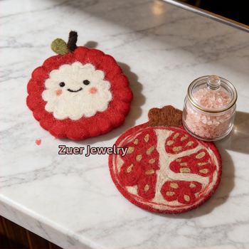 DIY αξεσουάρ κοσμημάτων, φελτ υπόστρωμα ποτηριού με αρνάκι, χειροποίητο, καρτούν στυλ