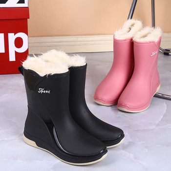Ženske kišne čizme s PVC gornjim dijelom, srednja duljina cijevi, ravni potpetica, slip-on